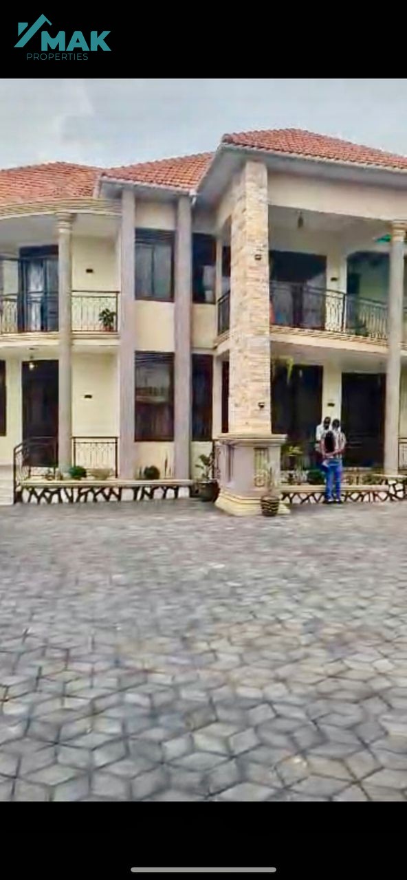 House 5 beds & 5 bathrooms
